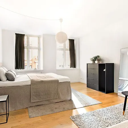 Sanders Leaves 1 - Charming Ap For 8 Persons In Copenaghen