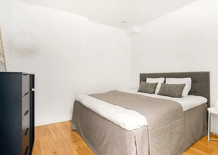 Leaves 1 - Charming Ap For 8 Persons In *