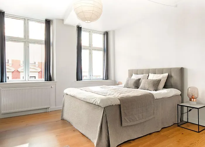 Leaves 1 - Charming Ap For 8 Persons In