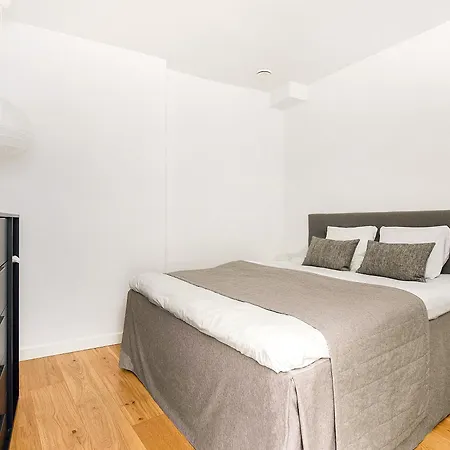 Sanders Leaves - Charming Three-bedroom In Downtown