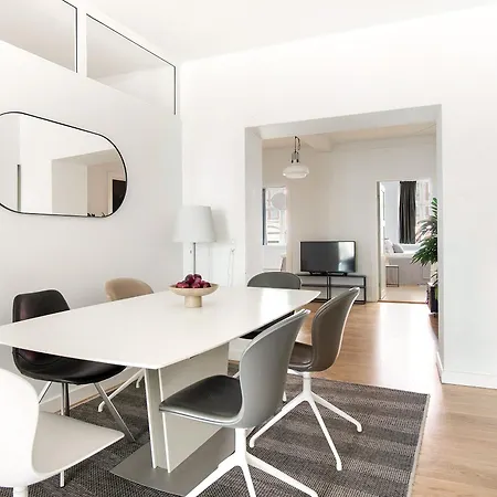 Sanders Leaves - Charming Three-bedroom In Downtown Apartment Copenhagen