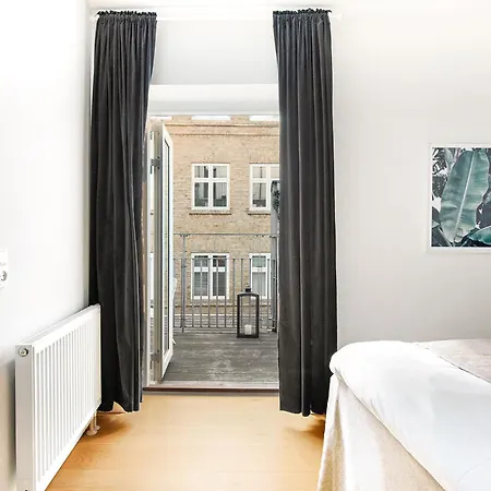 Sanders Leaves - Charming Three-bedroom In Downtown Copenhagen