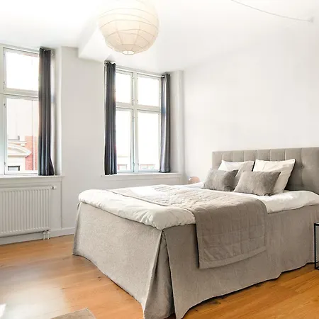 Sanders Leaves - Charming Three-bedroom In Downtown * Copenhagen