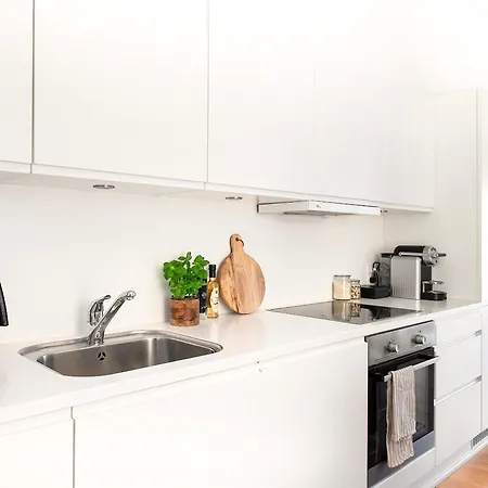 Sanders Leaves - Charming Three-bedroom In Downtown *